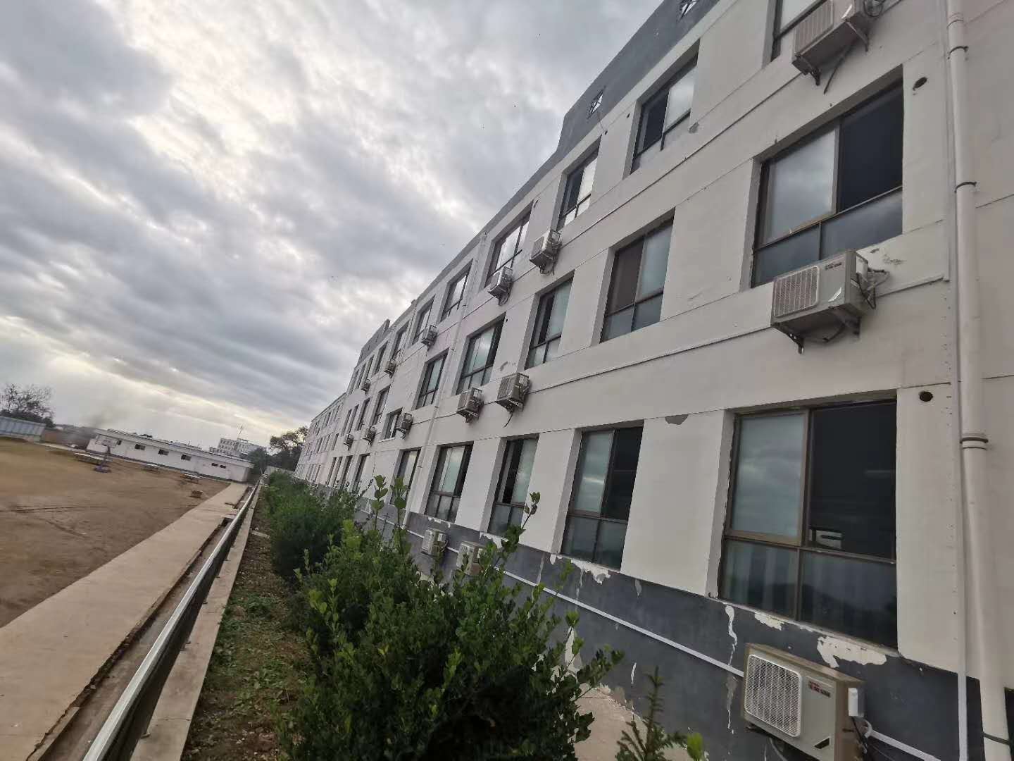 空氣能熱水器冷氣怎么利用